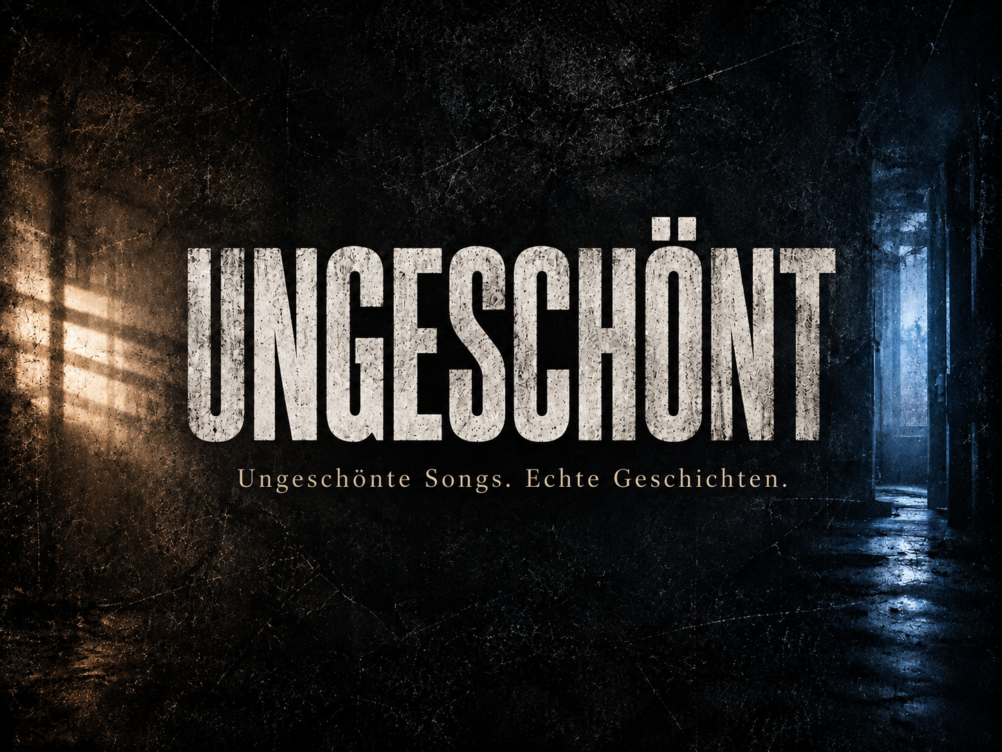UNGESCHÖNT — Ungeschönte Songs. Echte Geschichten. Das Originalmotiv mit rauer dunkler Wand, warmem Licht links und blauer Tür rechts.